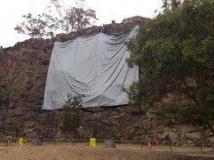 New Broncos jersey plastered on the side of Kangaroo Point Cliffs.  Thoughts? : r/brisbane